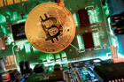 Gượng không nổi, Bitcoin lao dốc xuống sâu, mất mốc 1 tỷ đồng