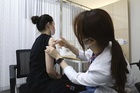 Túng thiếu, người trẻ Hàn Quốc làm 'chuột thí nghiệm' để kiếm tiền