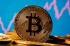 Sau cú sụt sâu, Bitcoin bật tăng lên áp sát mức 1 tỷ đồng